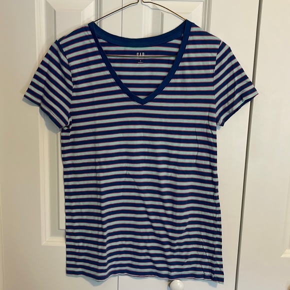 GAP Set of 2 Tee Shirts - Picture 2 of 8